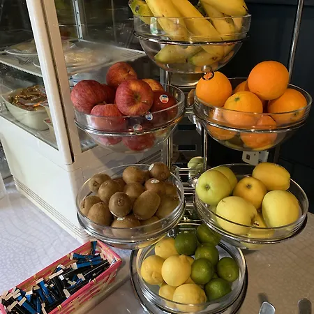 Отель Cit'hotel Restaurant Du Bowling De Мийо