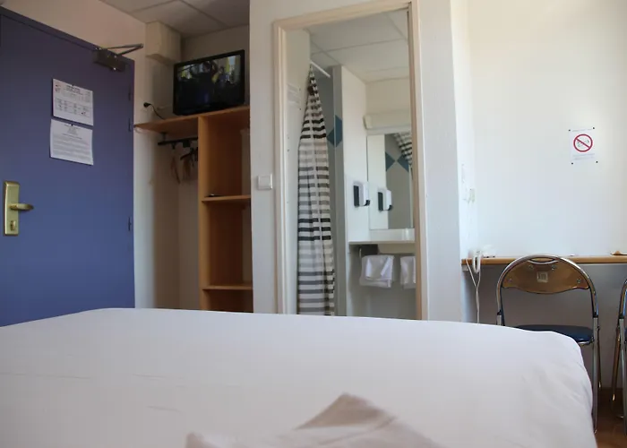 Cit'hotel Restaurant Du Bowling De Мийо