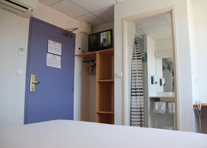 Отель Cit'hotel Restaurant Du Bowling De Мийо